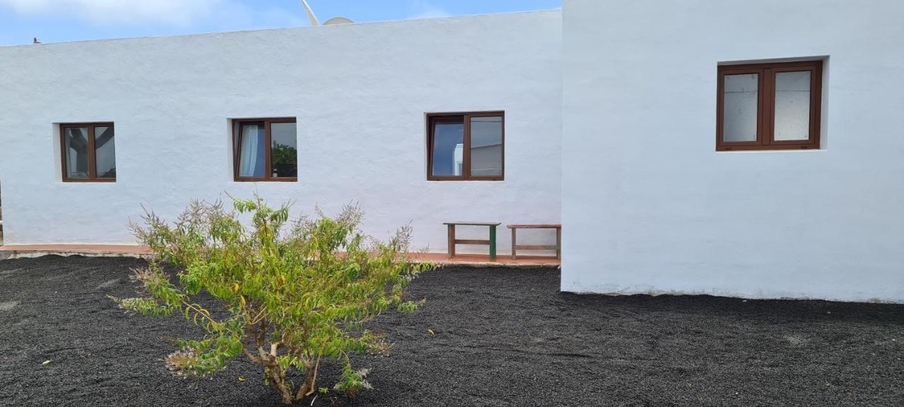 Casa Rural Yeyo En El Crater Del Volcan Tinguaton Exterior foto