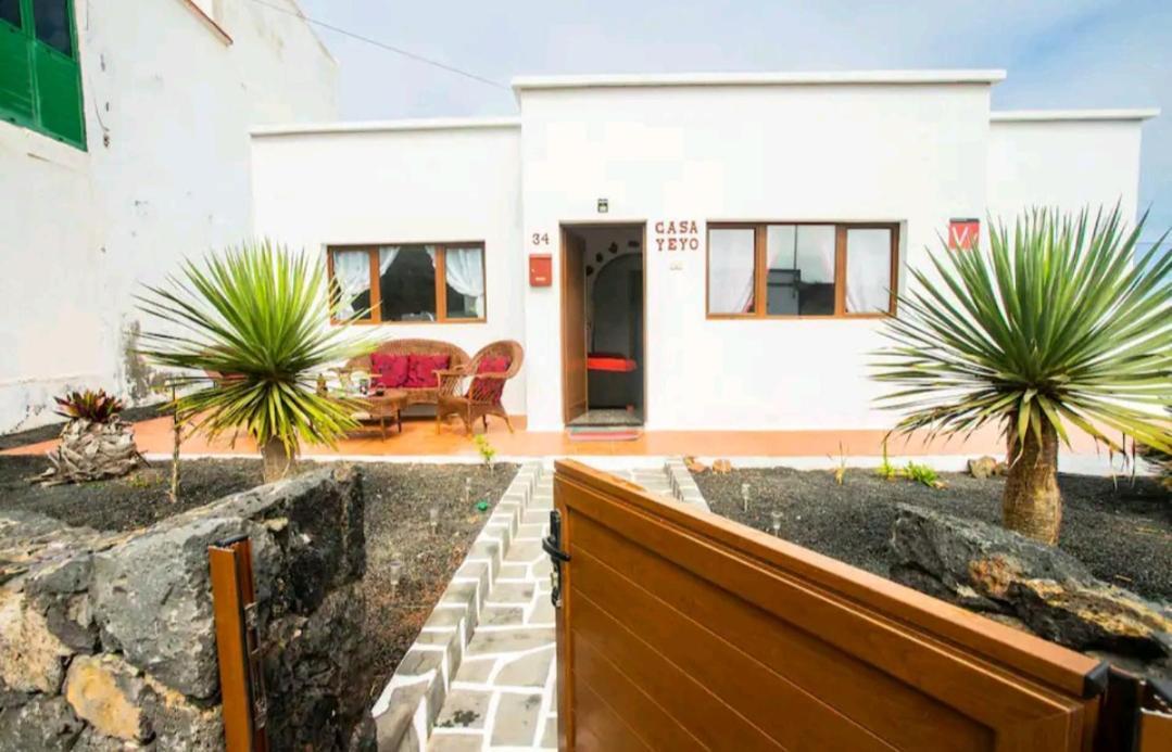 Casa Rural Yeyo En El Crater Del Volcan Tinguaton Exterior foto