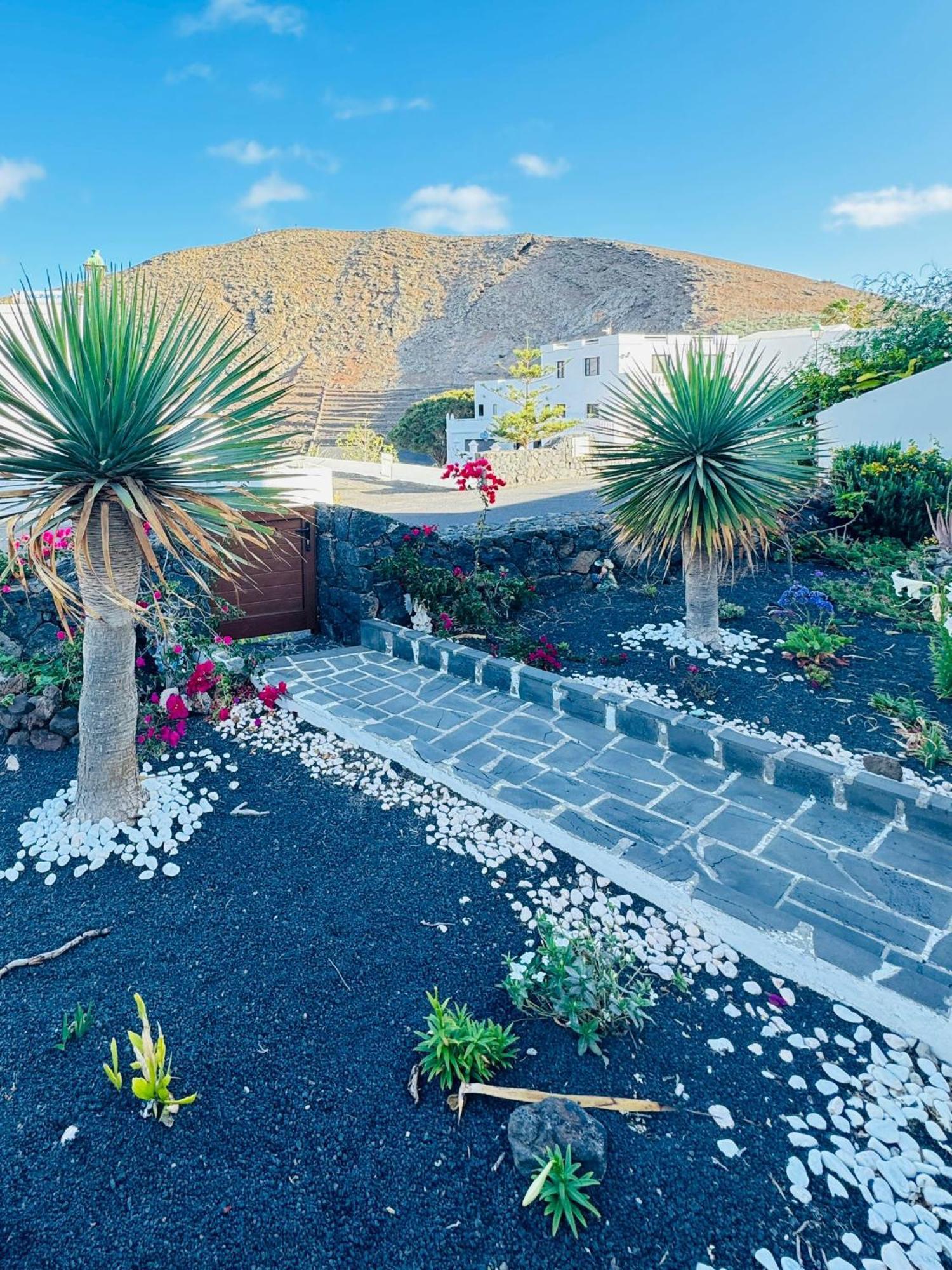 Casa Rural Yeyo En El Crater Del Volcan Tinguaton Exterior foto